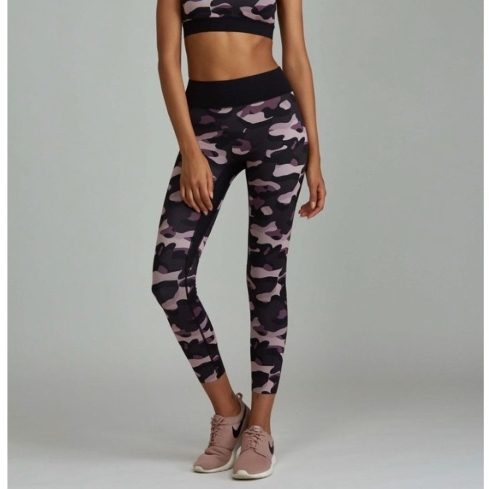 Noli Yoga Rocky Black Line 7/8 High Rise Legging